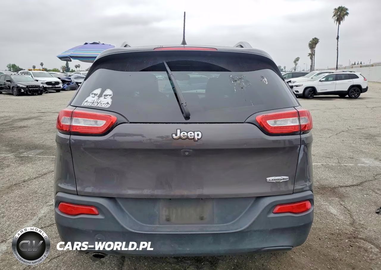 2018 Jeep Cherokee Latitude Plus VIN:1C4PJLLB7JD503965 - 6