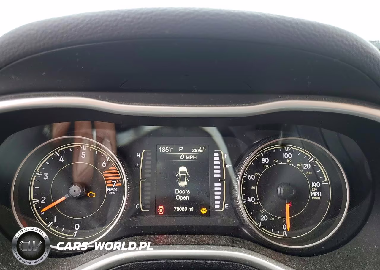 2018 Jeep Cherokee Latitude Plus VIN:1C4PJLLB7JD503965 - 9