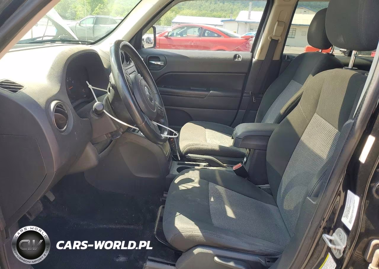 2012 Jeep Patriot Latitude VIN:1C4NJRFBXCD556281 - 7