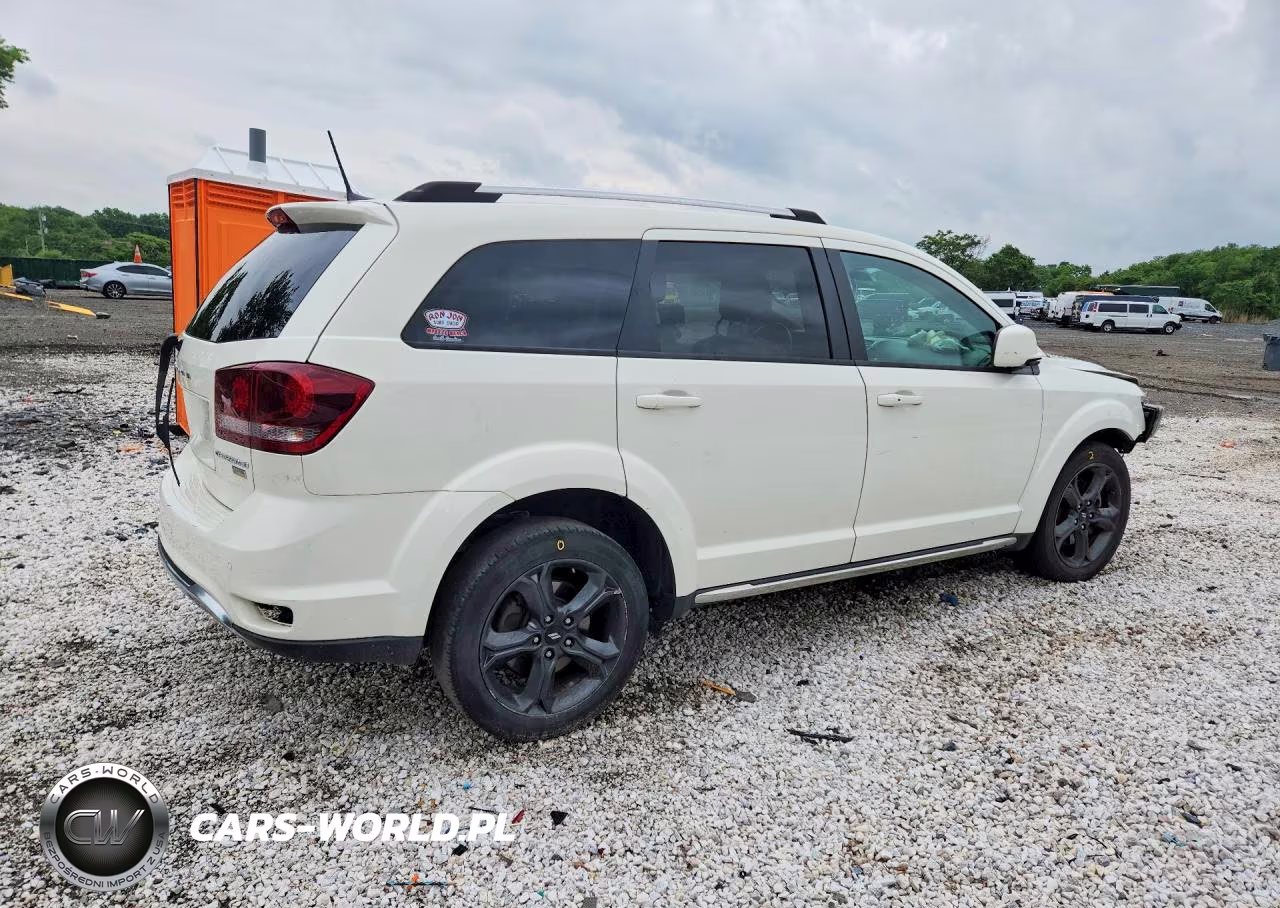 2018 Dodge Journey Crossroad VIN:3C4PDCGG3JT504876 - 3