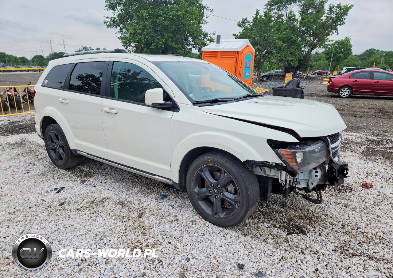 2018 Dodge Journey Crossroad VIN:3C4PDCGG3JT504876 - 4