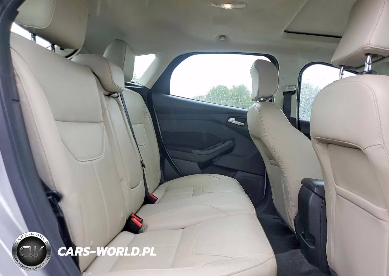 2018 Ford Focus Titanium VIN:1FADP3N27JL271877 - 10