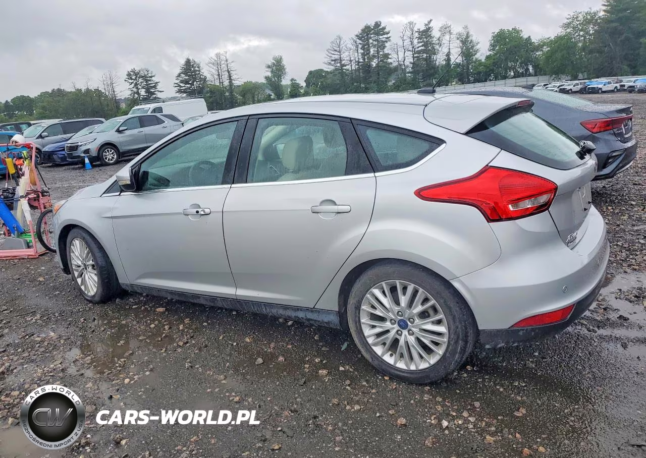 2018 Ford Focus Titanium VIN:1FADP3N27JL271877 - 2