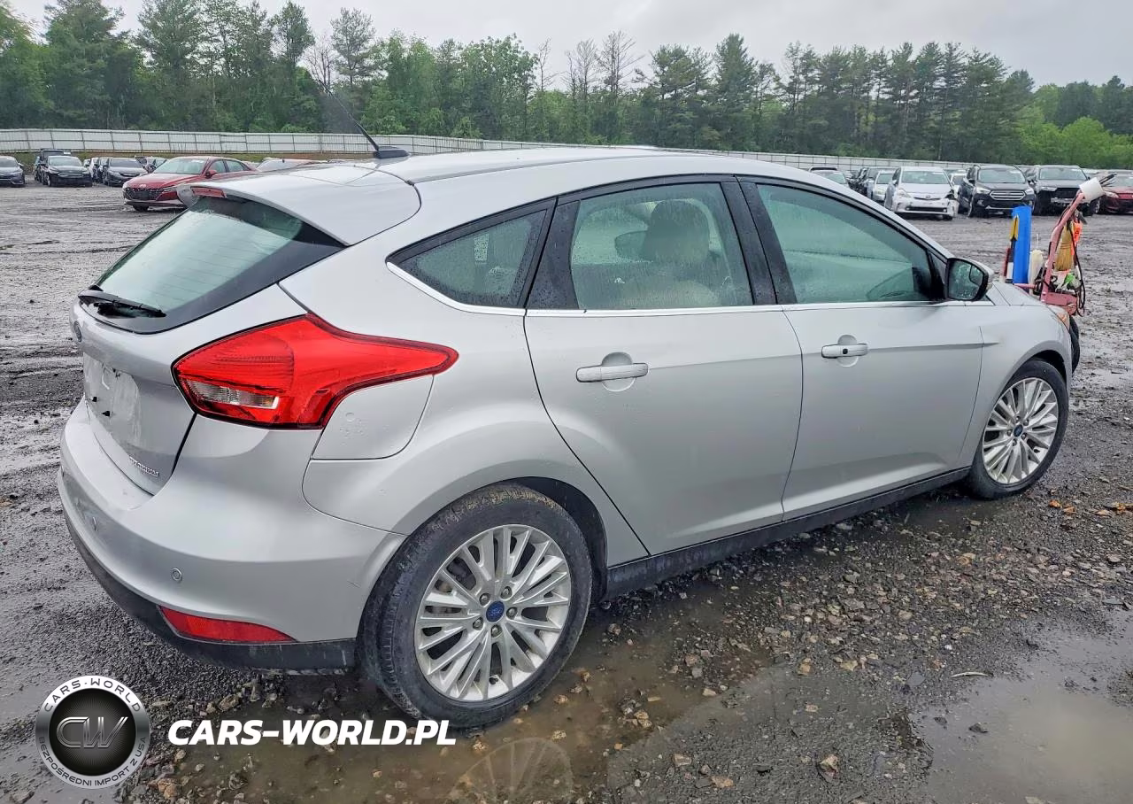 2018 Ford Focus Titanium VIN:1FADP3N27JL271877 - 3