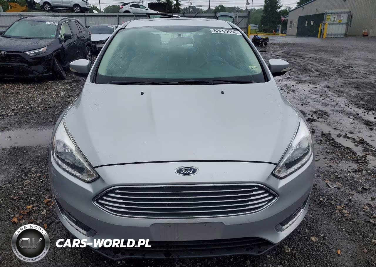 2018 Ford Focus Titanium VIN:1FADP3N27JL271877 - 5