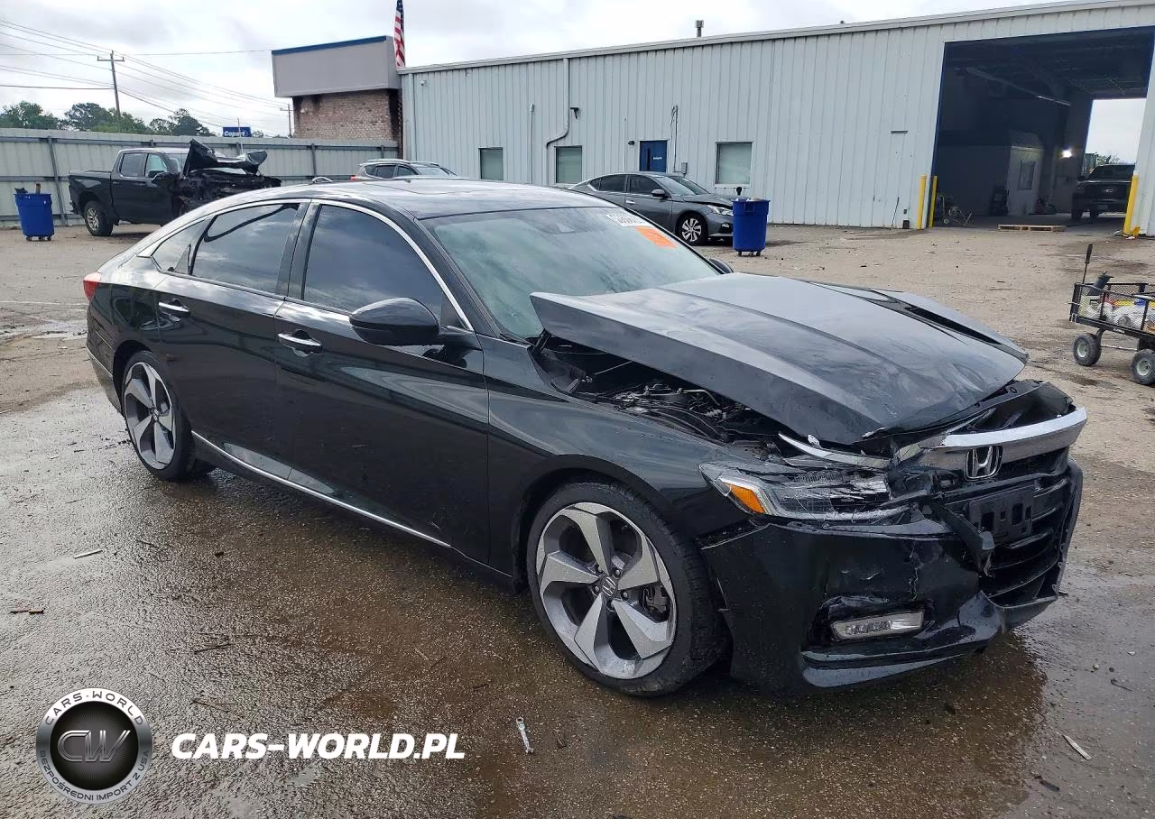 2018 Honda Accord Touring VIN:1HGCV1F94JA122609 - 4