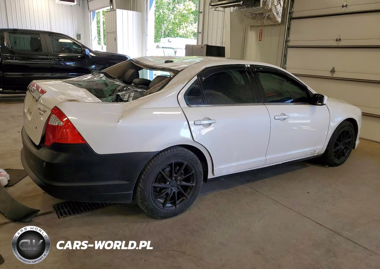 2011 Ford Fusion Sport VIN:3FAHP0DC2BR250626 - 3