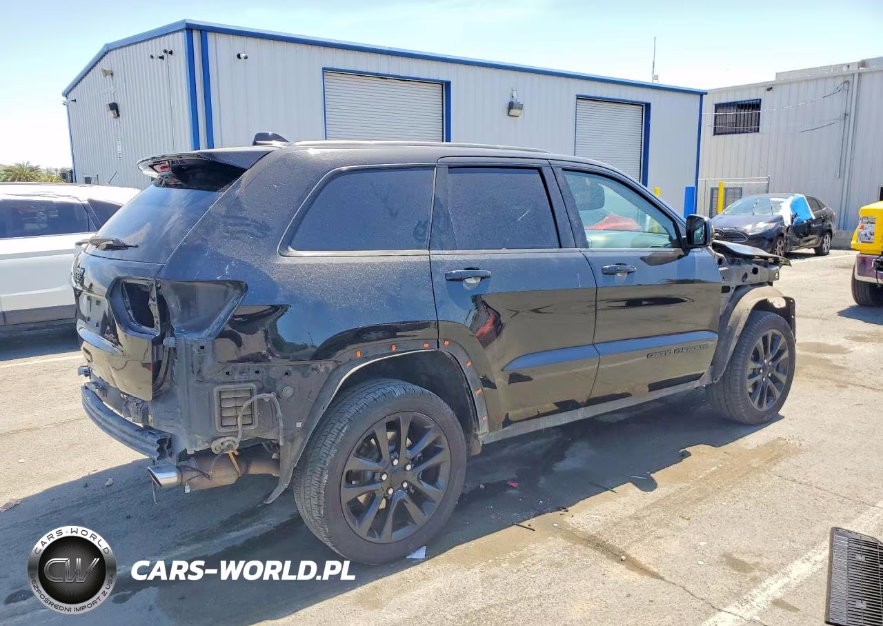 2017 Jeep Grand Cherokee Laredo VIN:1C4RJEAG1HC816741 - 3