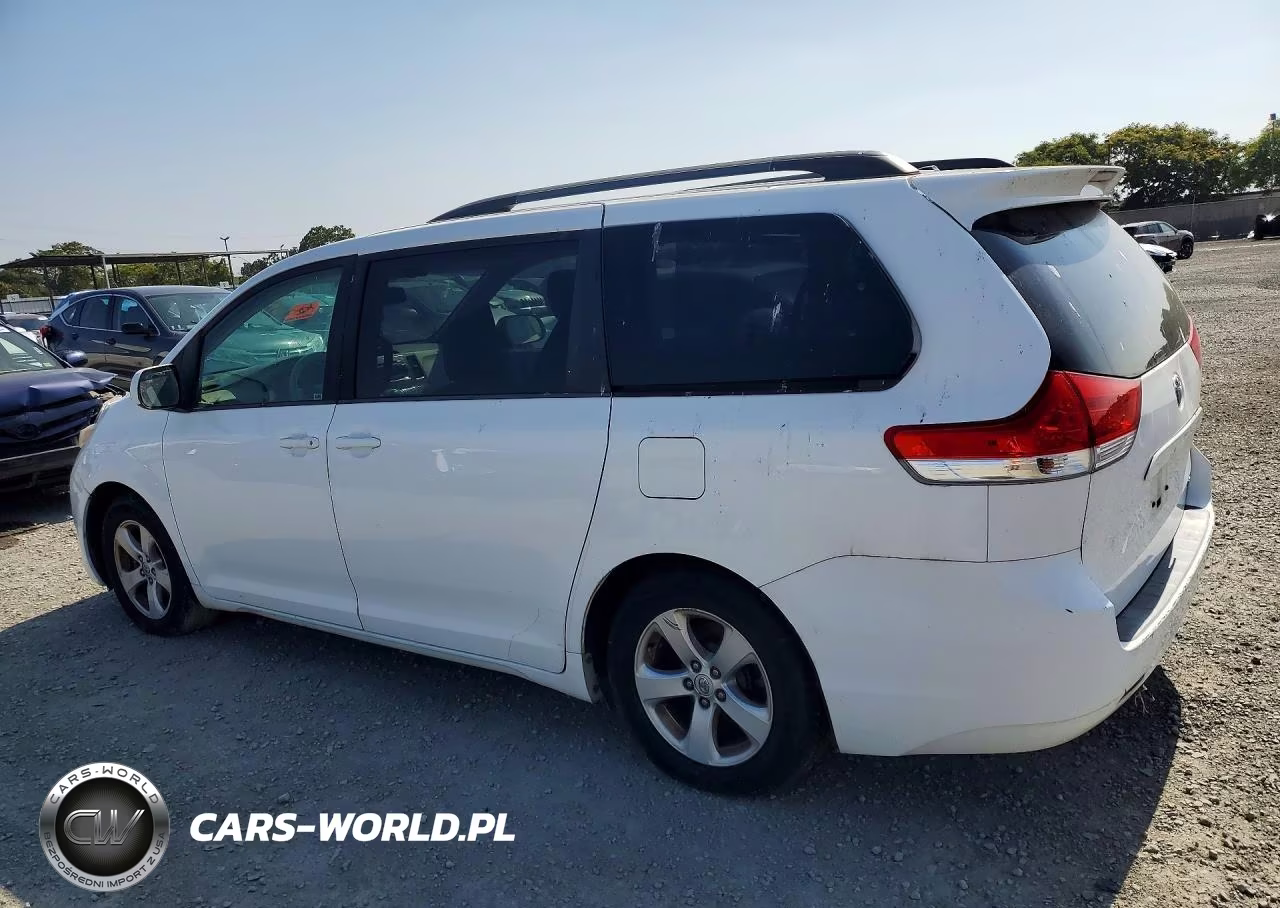 2013 Toyota Sienna Le VIN:5TDKK3DC9DS316024 - 2