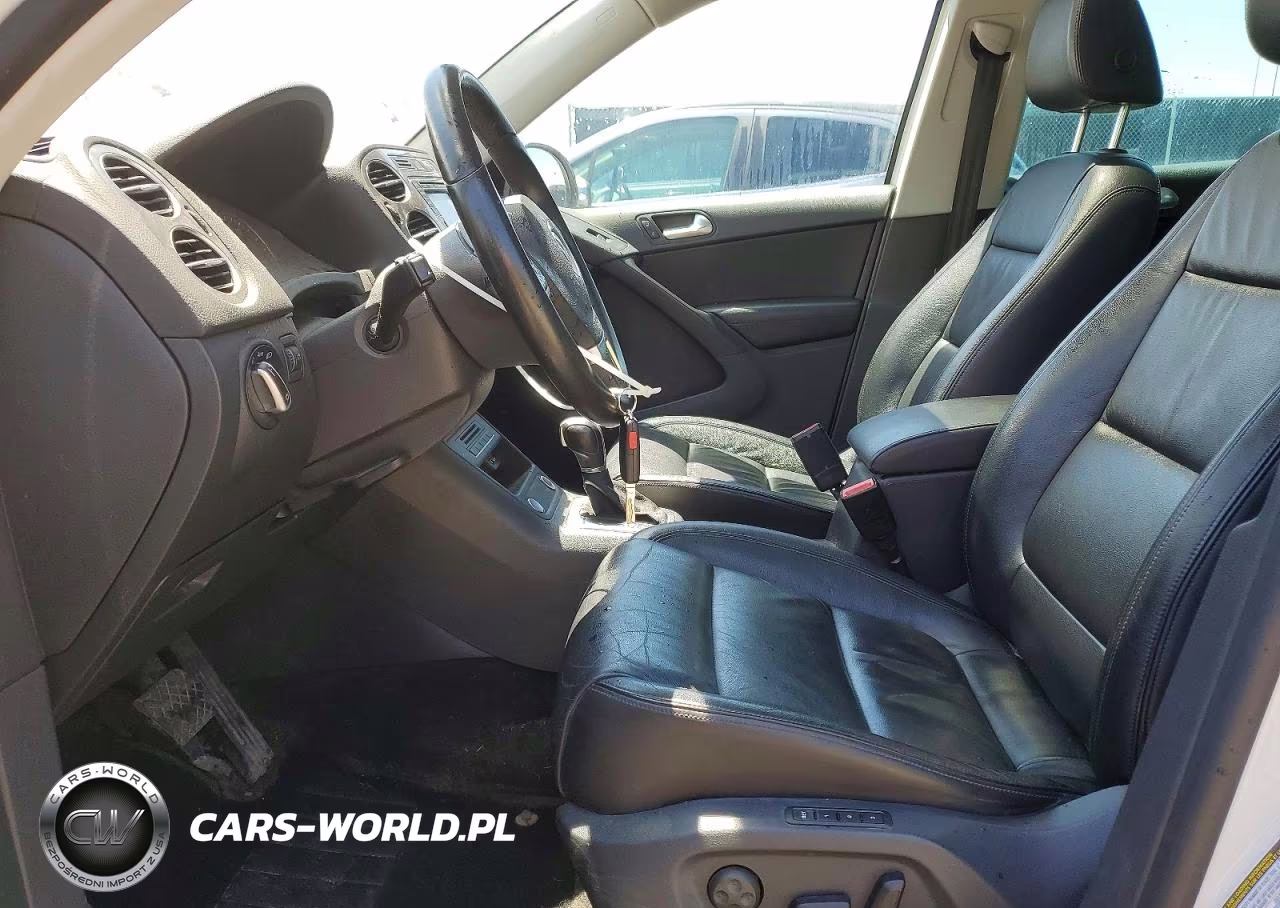 2017 Volkswagen Tiguan Sport VIN:WVGUV7AX6HW507206 - 7