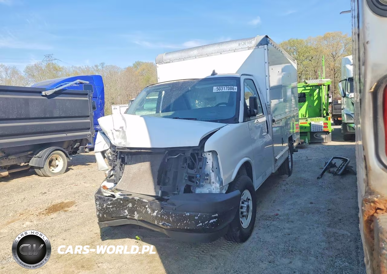 2022 GMC Savana Box Truck