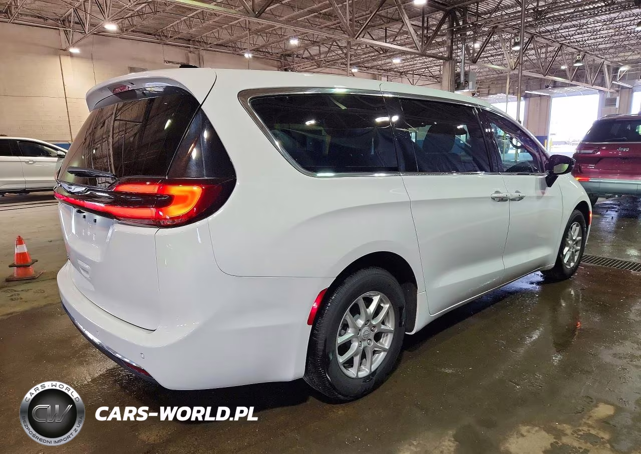 2026 Chrysler Pacifica Select VIN:2C4RC1BG7TR260596 - 3