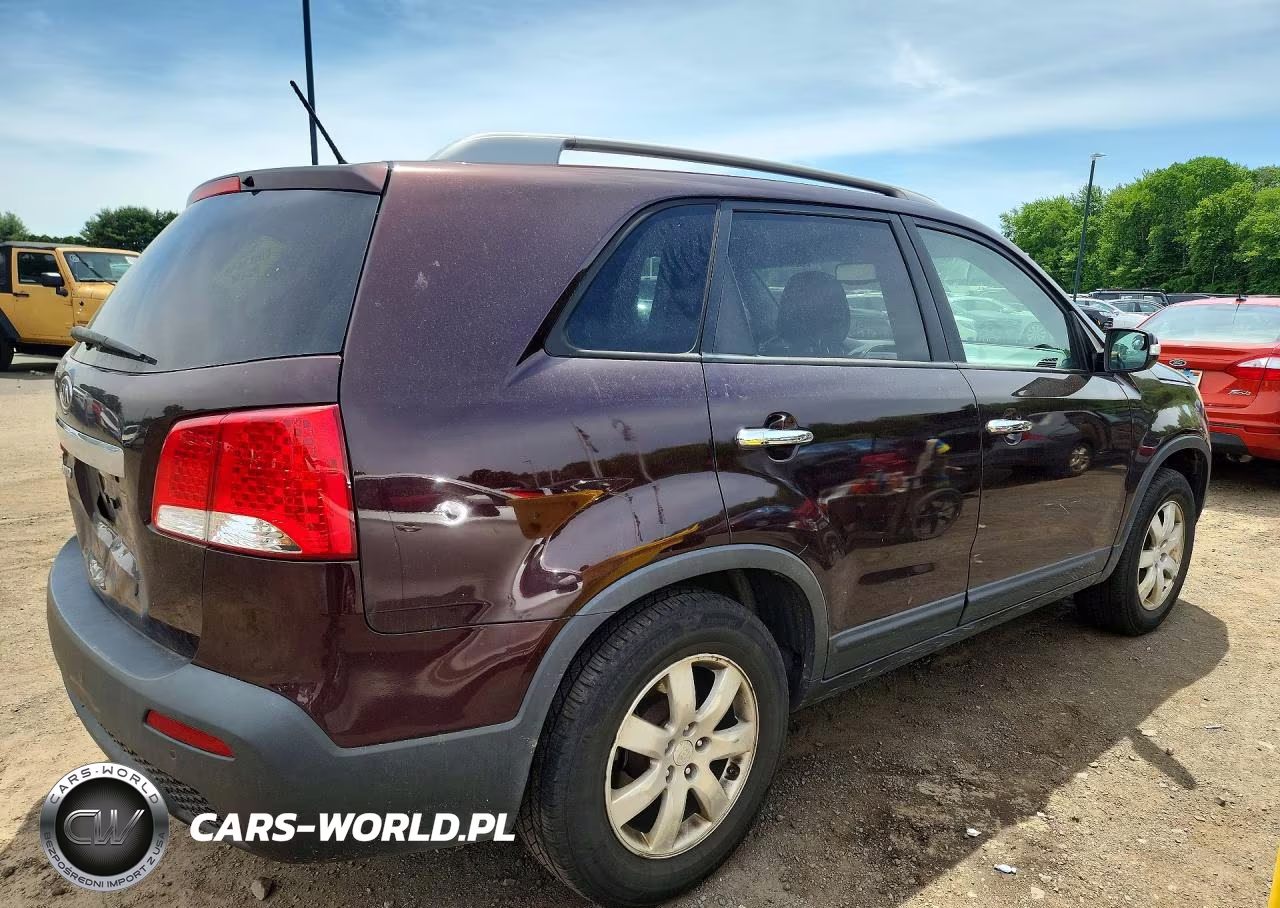 2011 Kia Sorento Lx VIN:5XYKT3A12BG097689 - 3