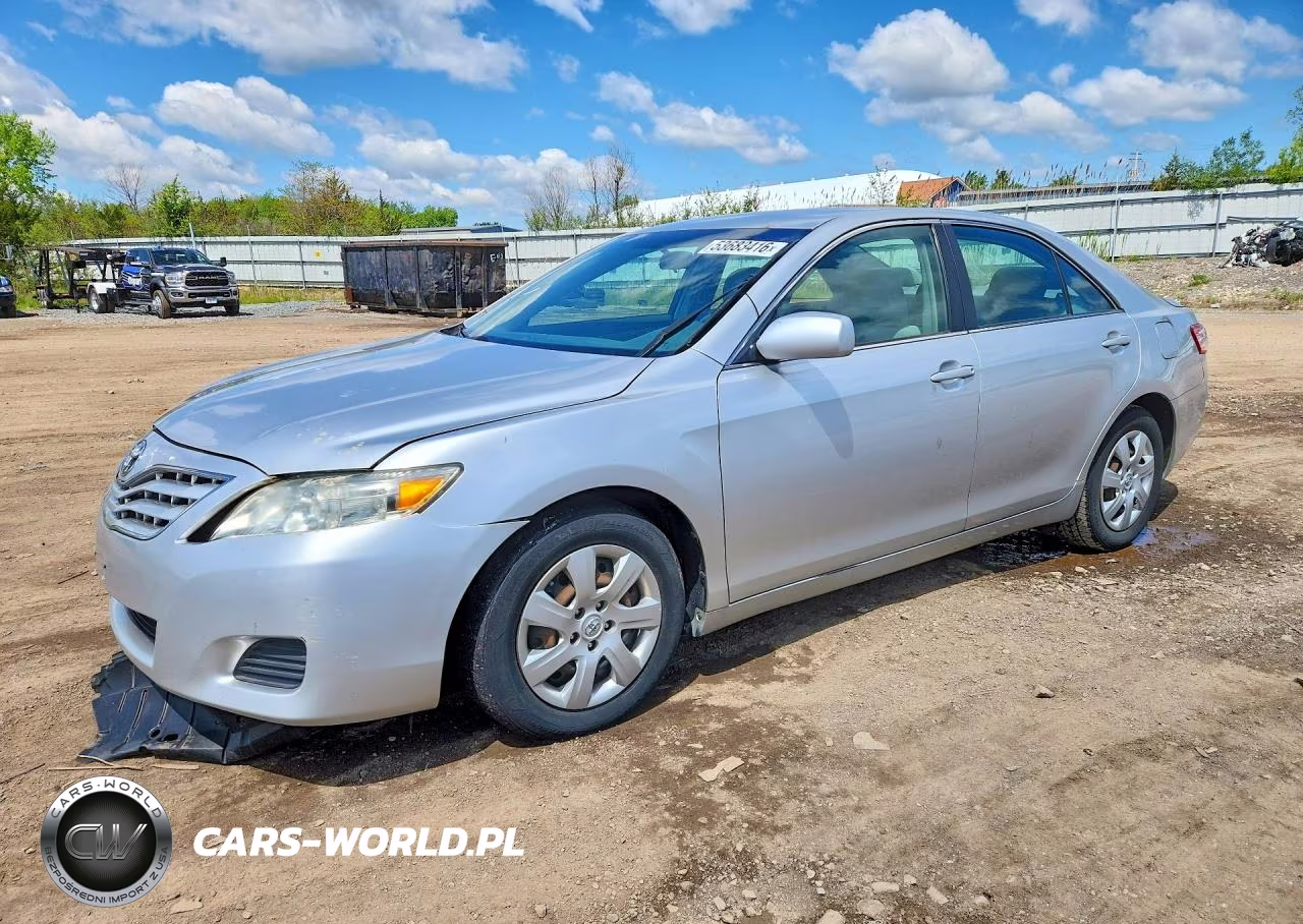 2011 Toyota Camry Le – zdjęcie 1 z 12