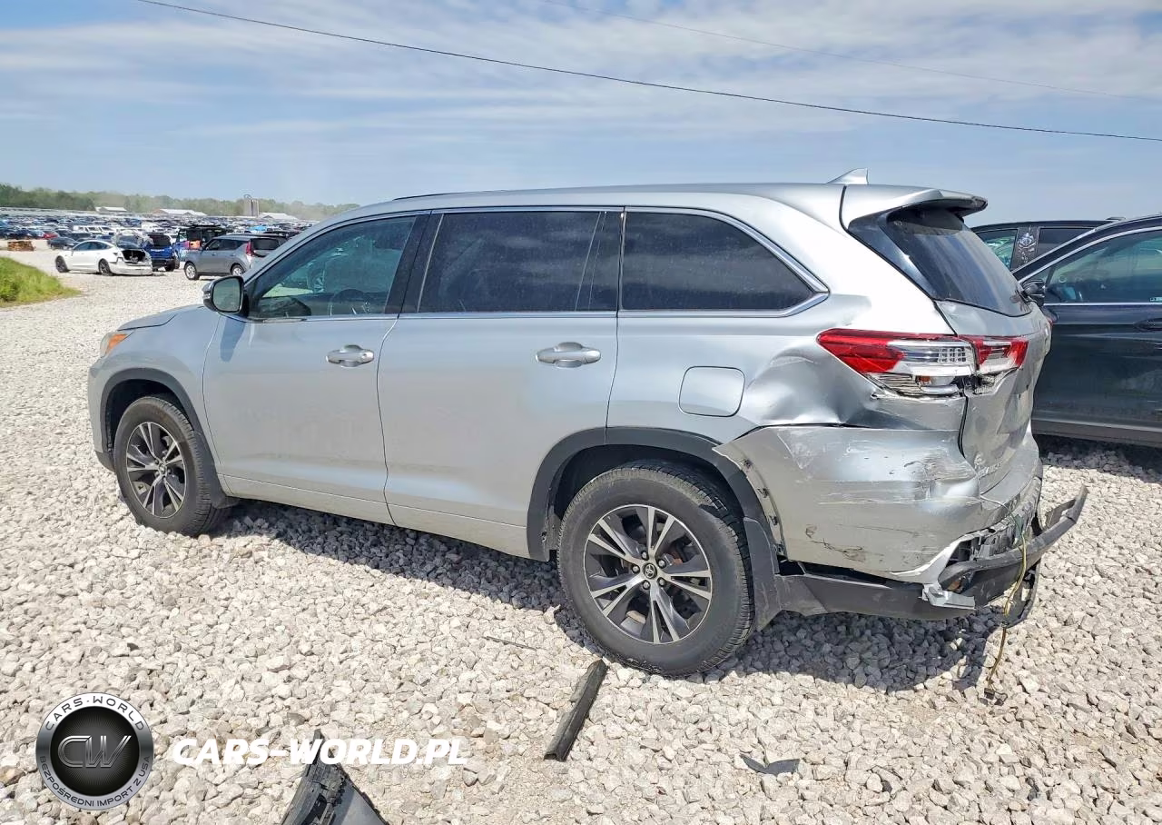 2018 Toyota Highlander Le Plus VIN:5TDBZRFH6JS880426 - 2