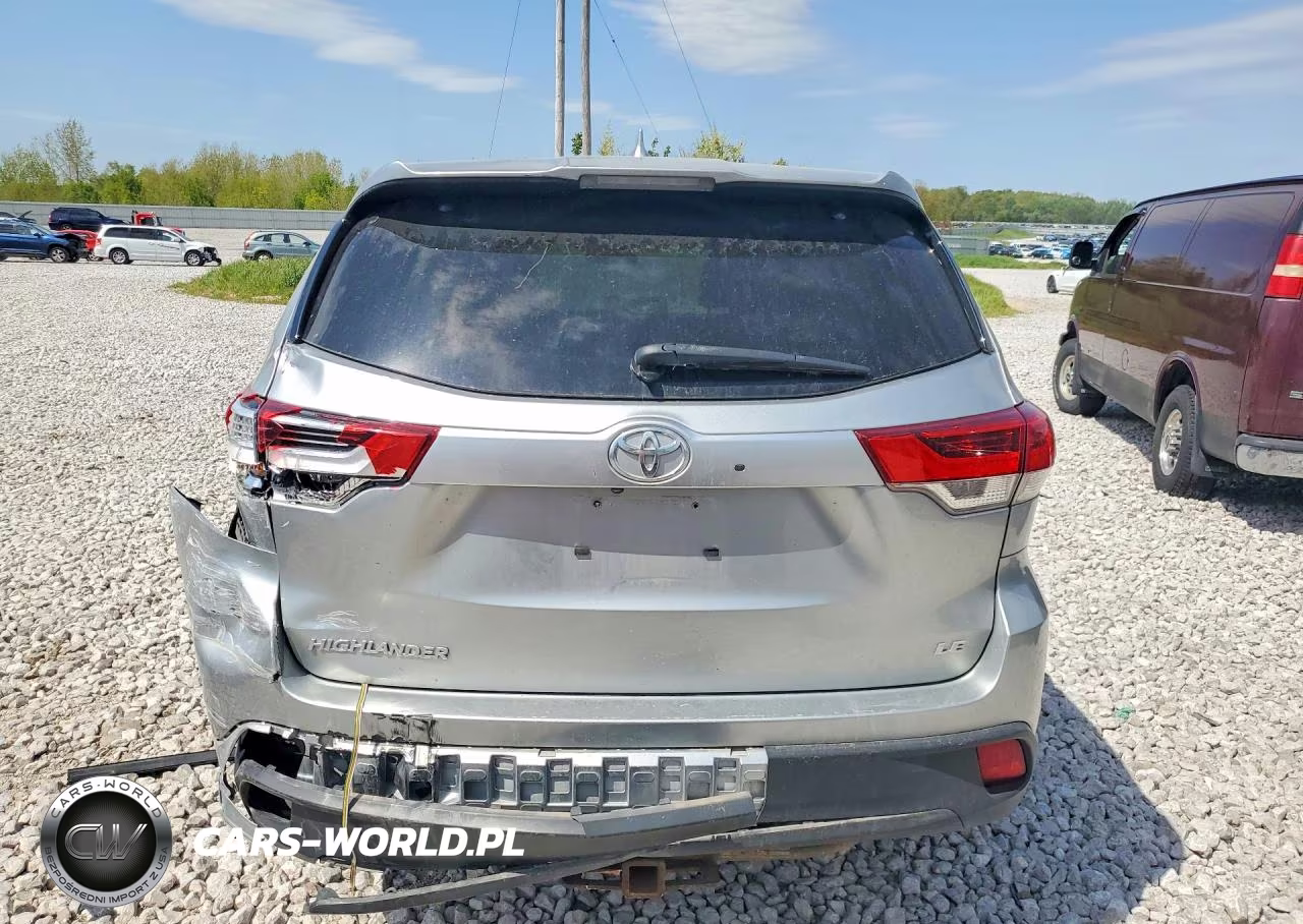 2018 Toyota Highlander Le Plus VIN:5TDBZRFH6JS880426 - 6