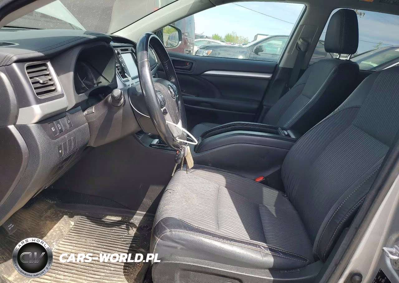2018 Toyota Highlander Le Plus VIN:5TDBZRFH6JS880426 - 7