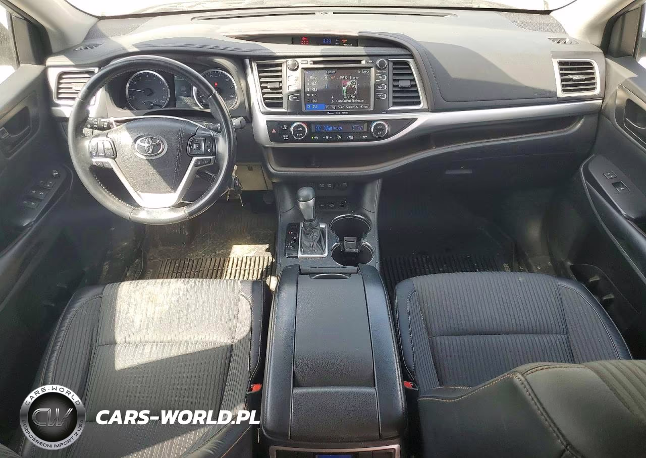 2018 Toyota Highlander Le Plus VIN:5TDBZRFH6JS880426 - 8