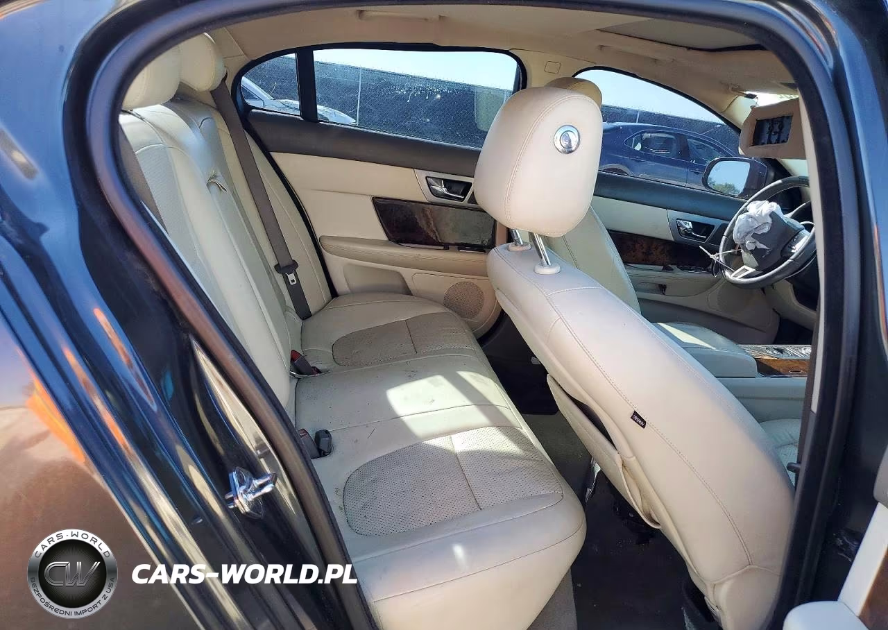 2011 Jaguar Xf Premium VIN:SAJWA0GB2BLR95544 - 10