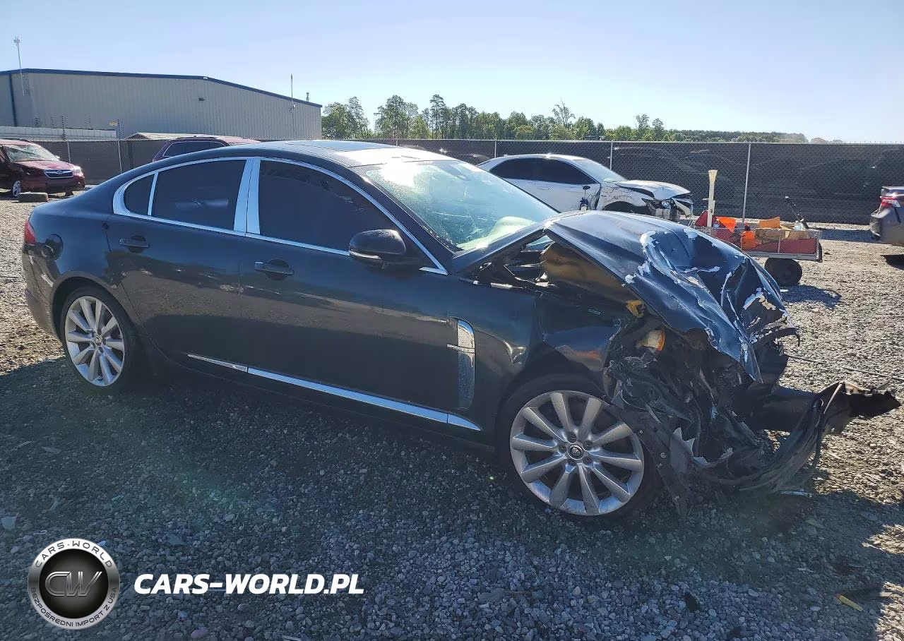 2011 Jaguar Xf Premium VIN:SAJWA0GB2BLR95544 - 4
