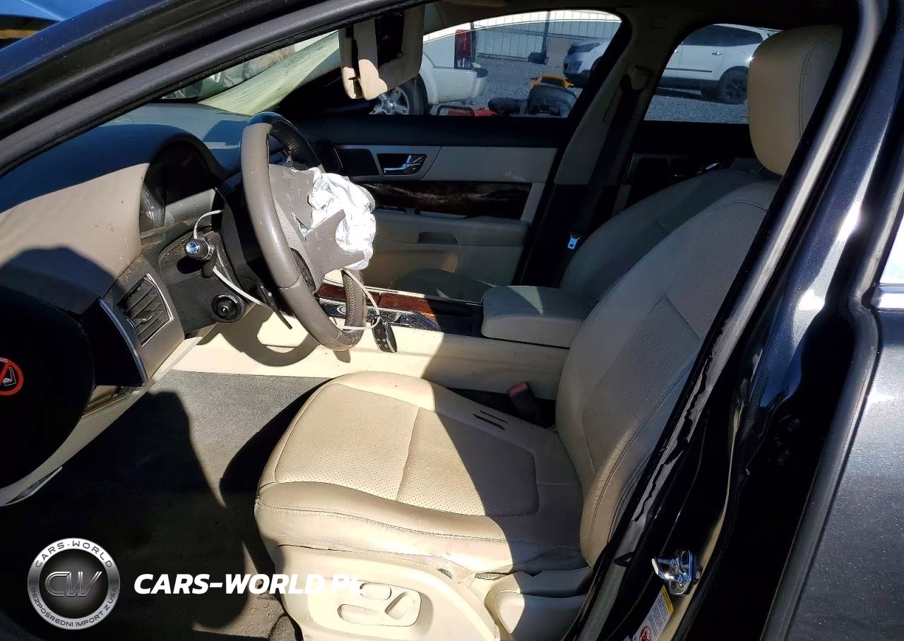 2011 Jaguar Xf Premium VIN:SAJWA0GB2BLR95544 - 7