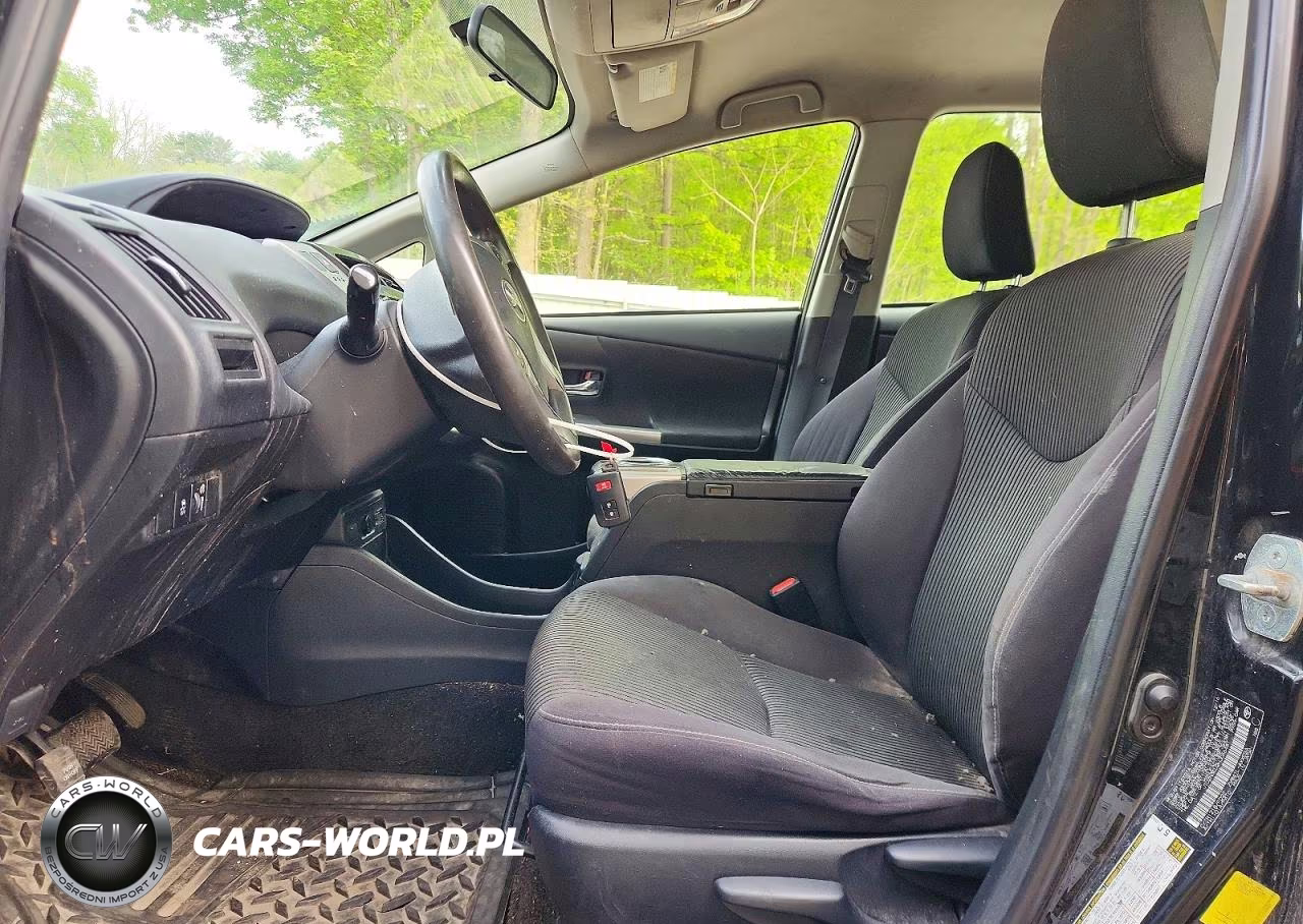 2017 Toyota Prius V Two VIN:JTDZN3EU2HJ066481 - 7