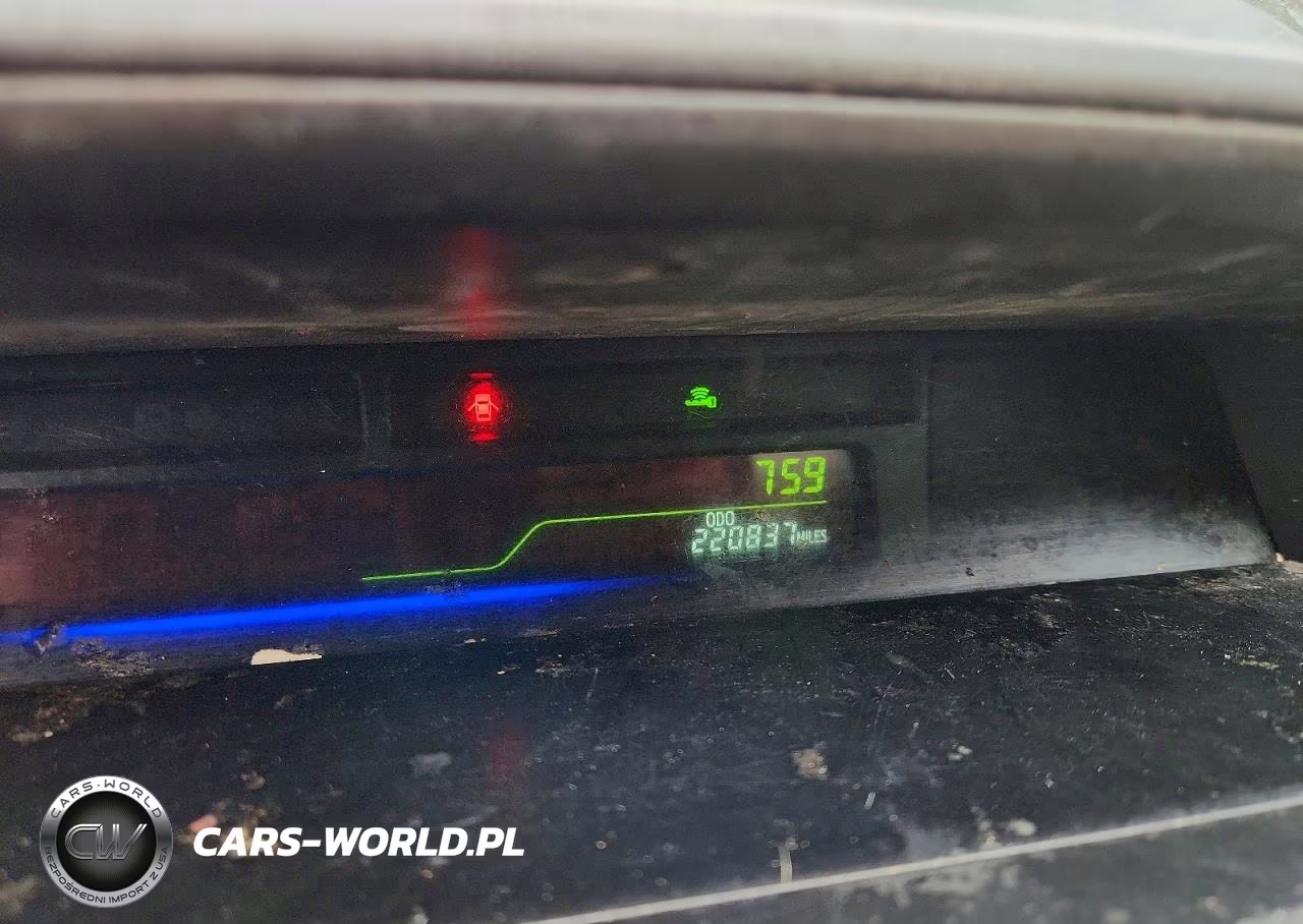 2017 Toyota Prius V Two VIN:JTDZN3EU2HJ066481 - 9