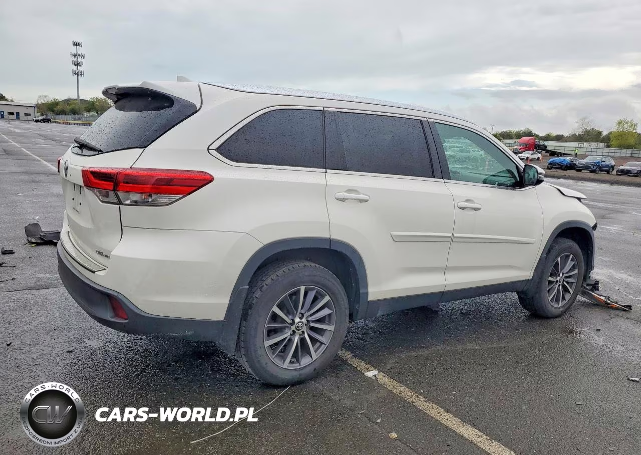 2019 Toyota Highlander Xle VIN:5TDJZRFH0KS601050 - 3
