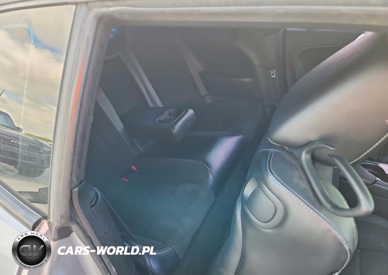 2015 Dodge Challenger R VIN:2C3CDZFJXFH850183 - 10
