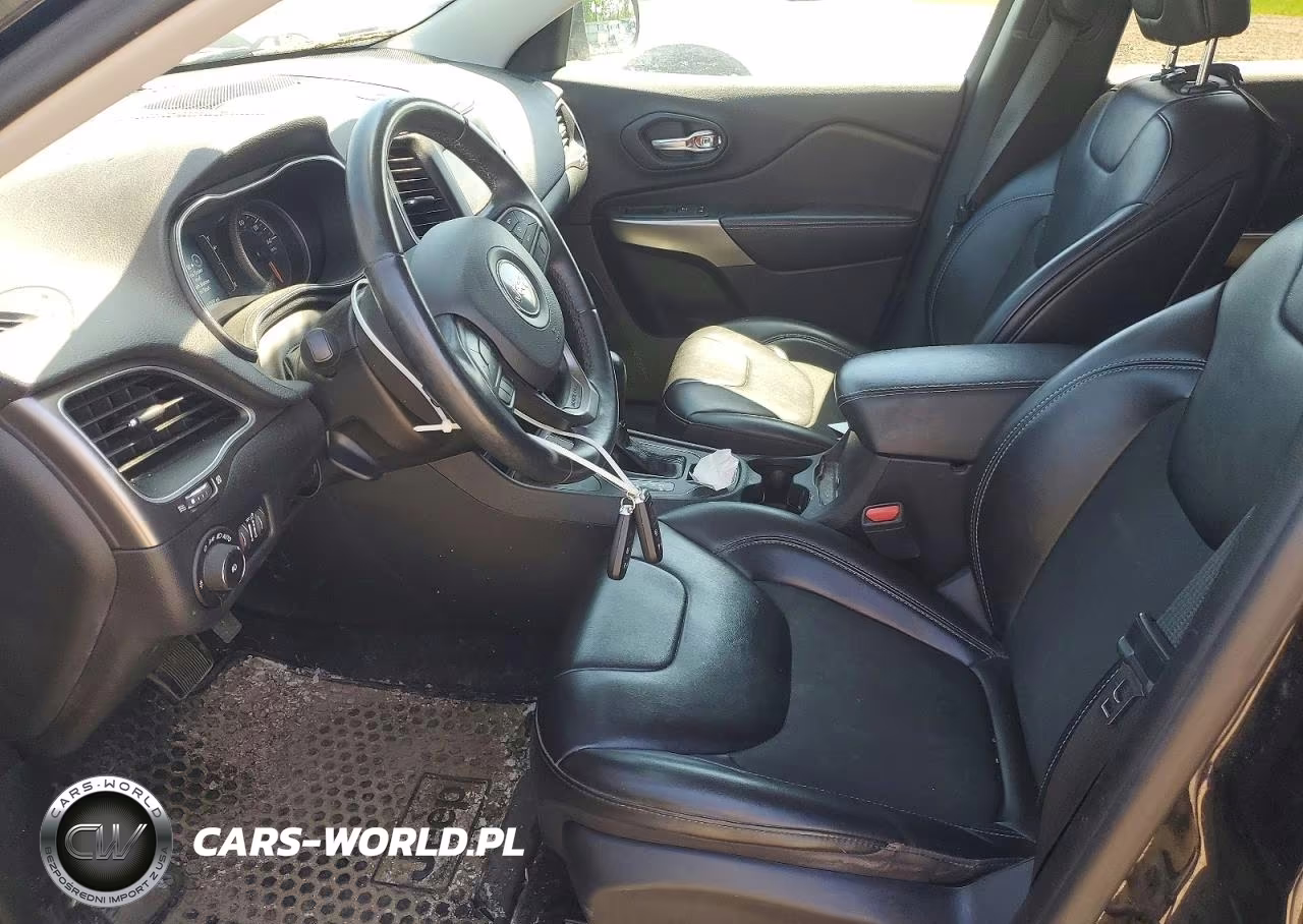 2019 Jeep Cherokee Latitude Plus VIN:1C4PJMLB4KD436880 - 7