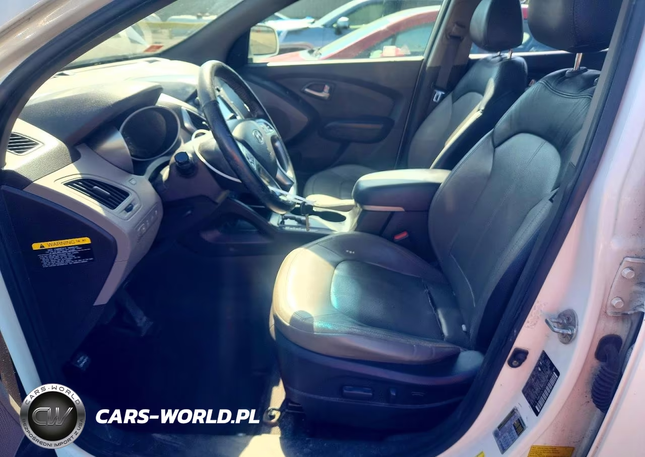 2012 Hyundai Tucson Limited VIN:KM8JUCAC1CU383104 - 7
