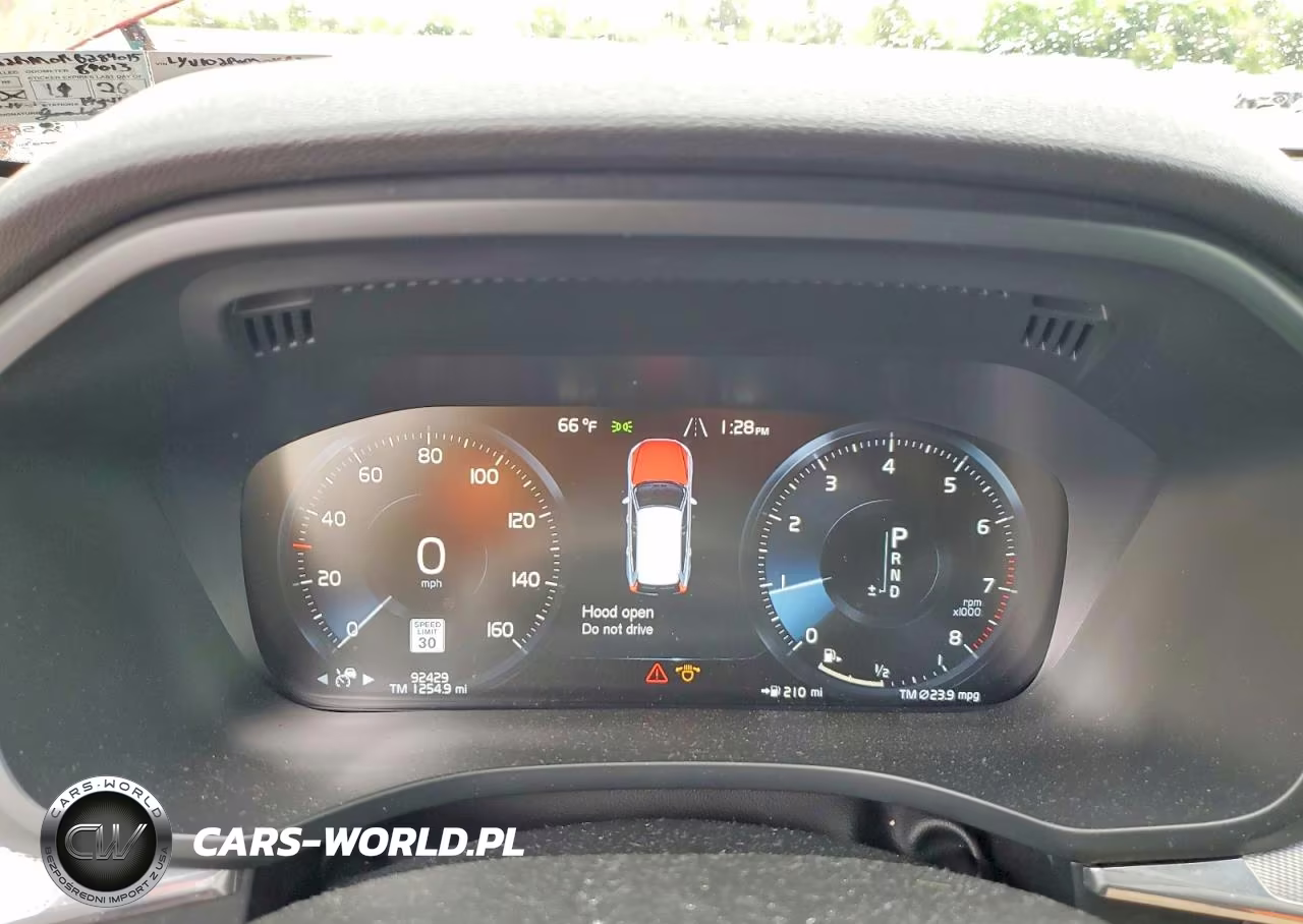 2019 Volvo Xc60 T5 R-Design VIN:LYV102RM0KB284015 - 9