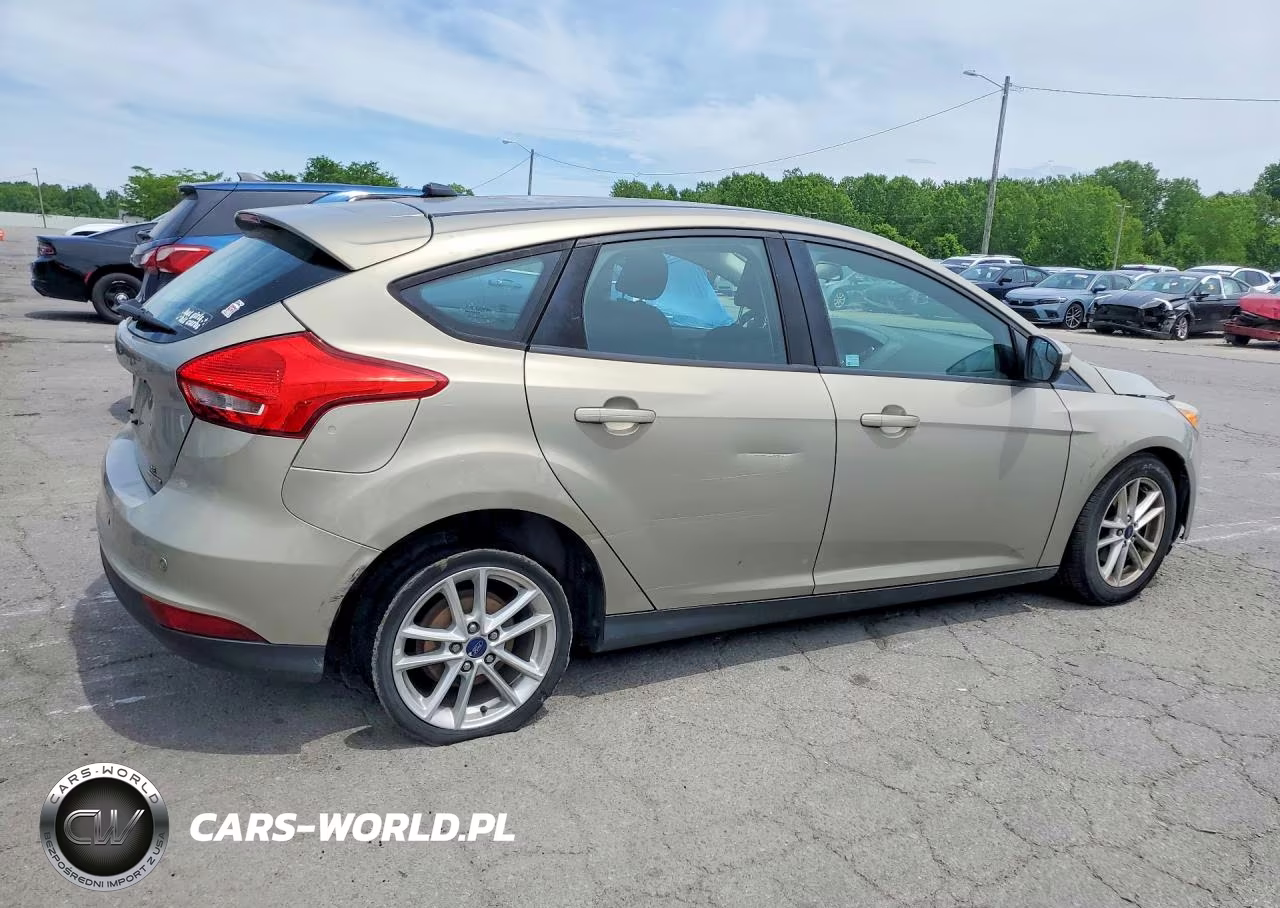 2016 Ford Focus Se VIN:1FADP3K22GL359152 - 3
