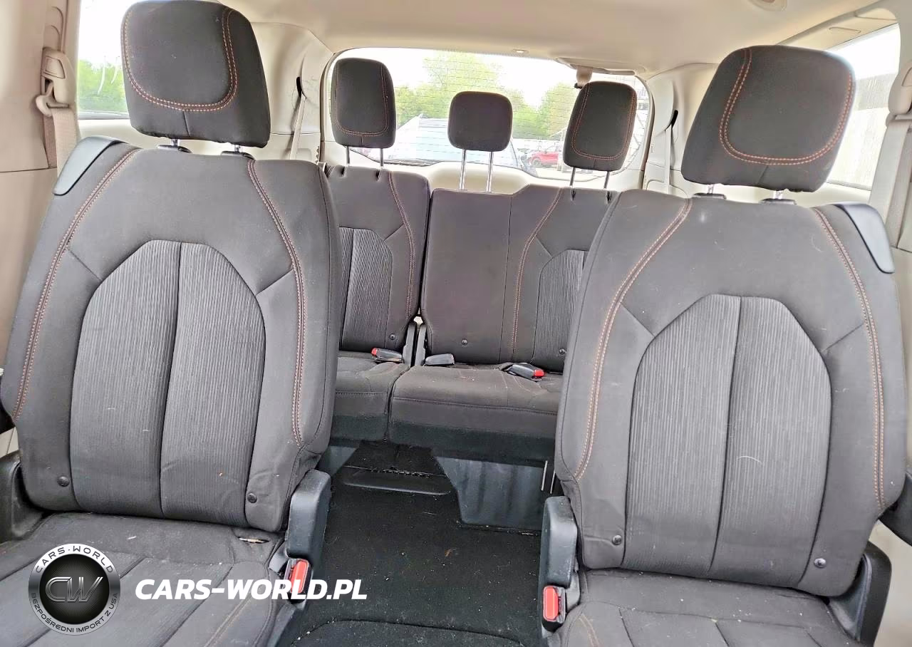 2017 Chrysler Pacifica Touring VIN:2C4RC1DG4HR508999 - 10
