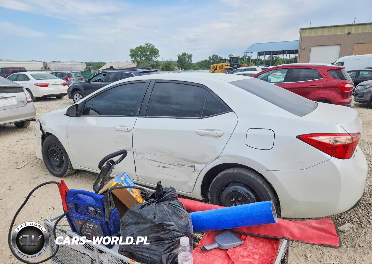 2017 Toyota Corolla Le VIN:5YFBURHE4HP733946 - 2