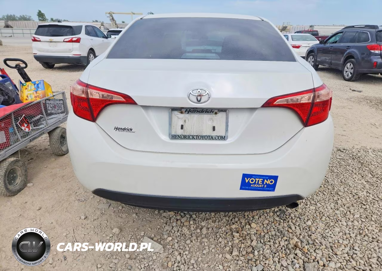 2017 Toyota Corolla Le VIN:5YFBURHE4HP733946 - 6
