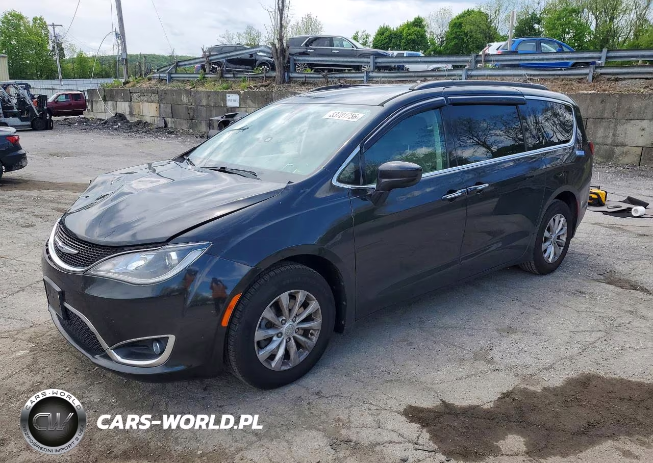 2018 Chrysler Pacifica Touring Plus – zdjęcie 1 z 13