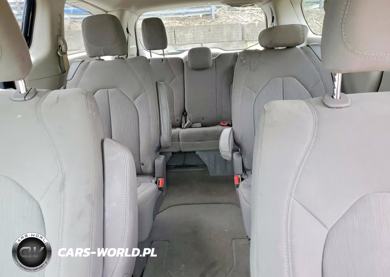 2018 Chrysler Pacifica Touring Plus VIN:2C4RC1FG7JR128557 - 10