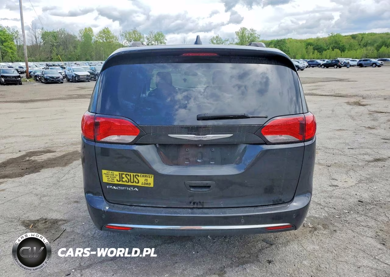 2018 Chrysler Pacifica Touring Plus VIN:2C4RC1FG7JR128557 - 6