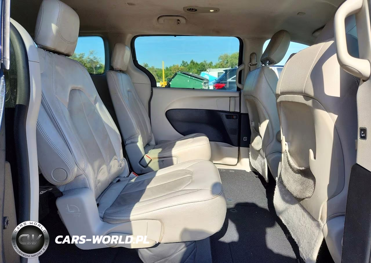2017 Chrysler Pacifica Touring L VIN:2C4RC1BG9HR553844 - 11