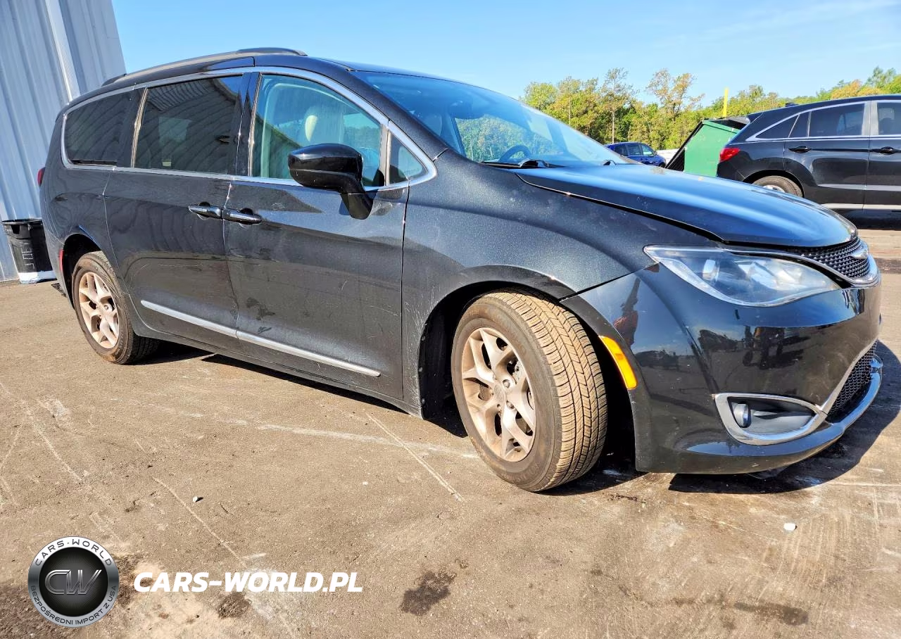 2017 Chrysler Pacifica Touring L VIN:2C4RC1BG9HR553844 - 4