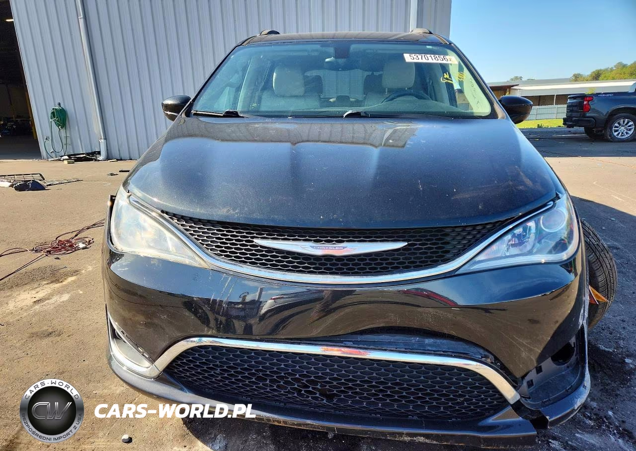 2017 Chrysler Pacifica Touring L VIN:2C4RC1BG9HR553844 - 5