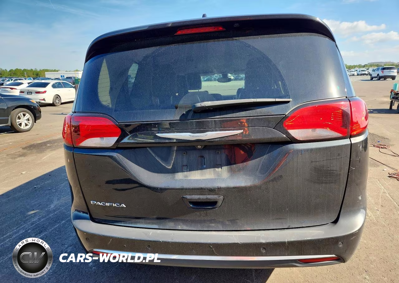 2017 Chrysler Pacifica Touring L VIN:2C4RC1BG9HR553844 - 6