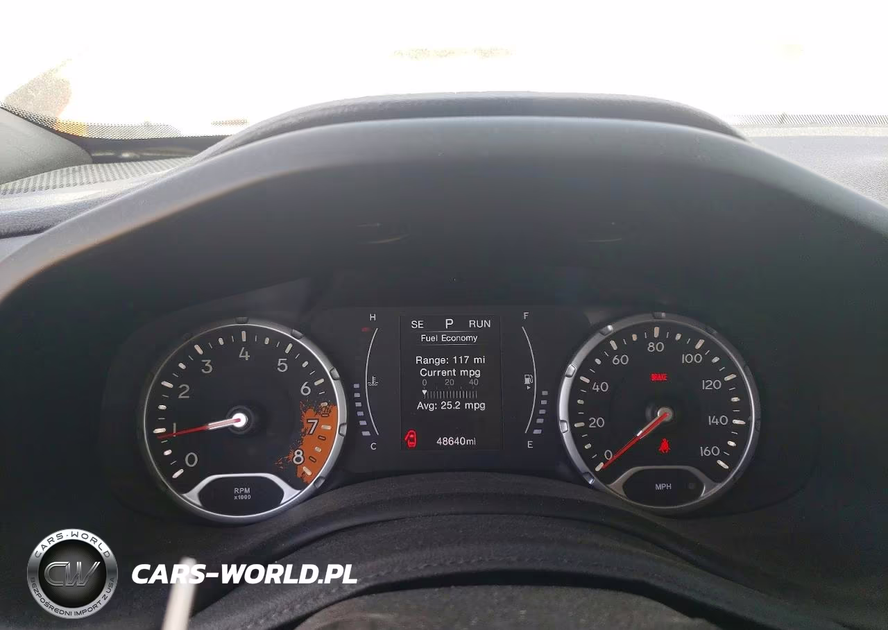 2018 Jeep Renegade Latitude VIN:ZACCJBBB8JPG76194 - 9