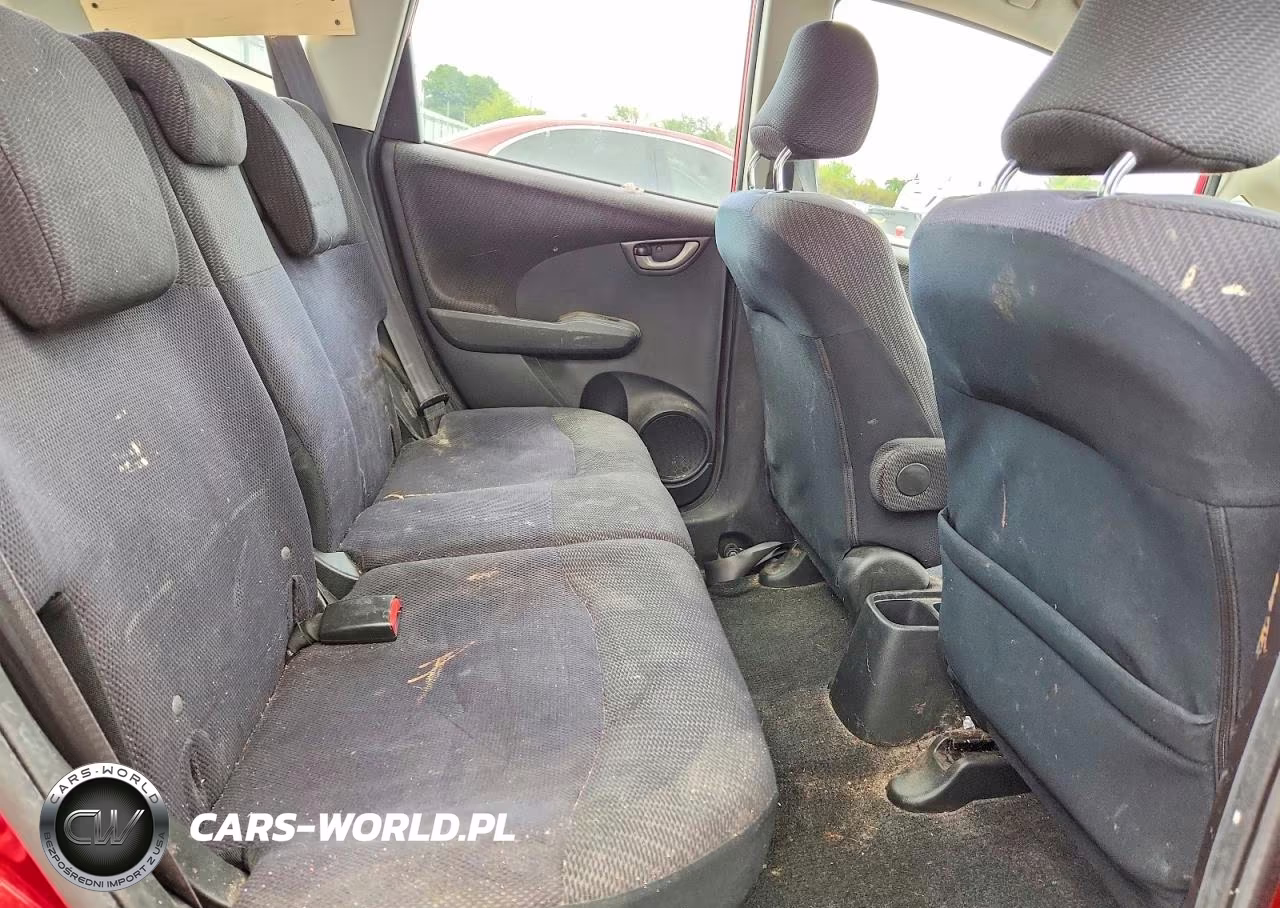2013 Honda Fit Sport VIN:JHMGE8H57DC014463 - 10