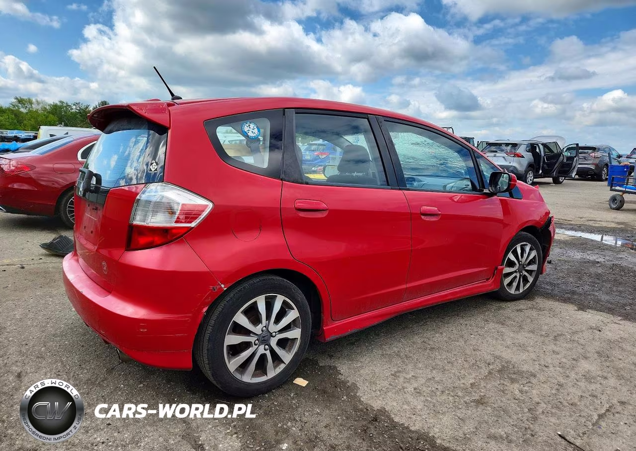 2013 Honda Fit Sport VIN:JHMGE8H57DC014463 - 3