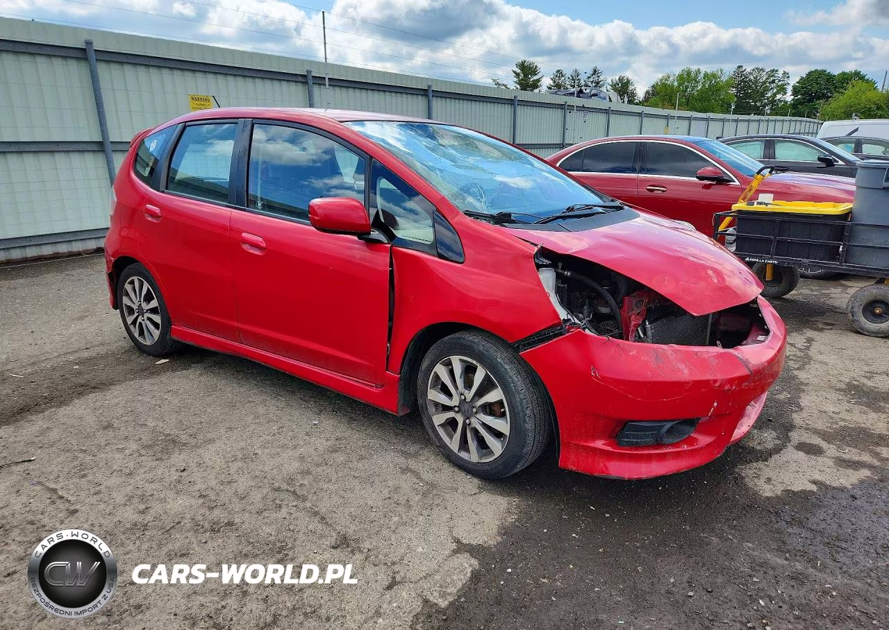 2013 Honda Fit Sport VIN:JHMGE8H57DC014463 - 4