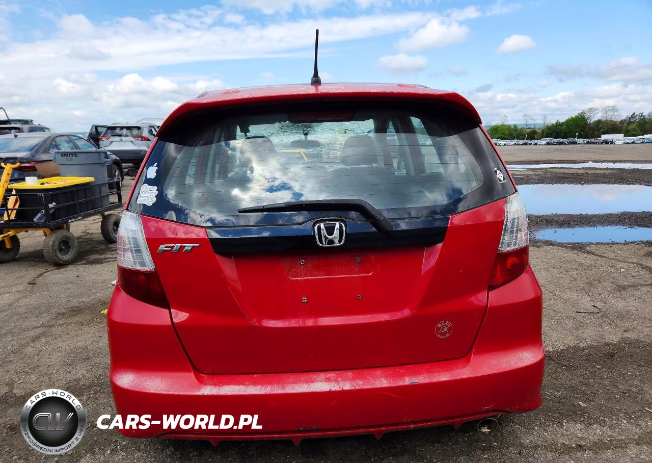 2013 Honda Fit Sport VIN:JHMGE8H57DC014463 - 6