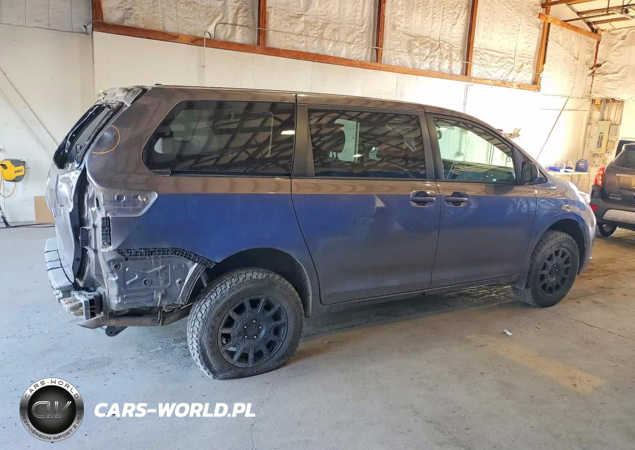 2017 Toyota Sienna Le VIN:5TDJZ3DC6HS178309 - 3