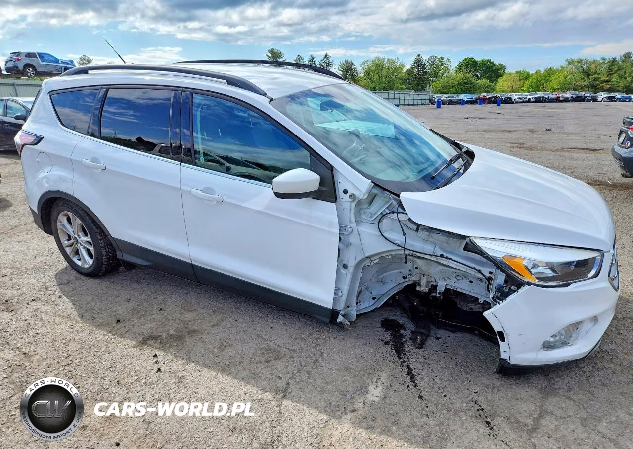 2018 Ford Escape VIN:1FMCU9GD6JUA46307 - 4
